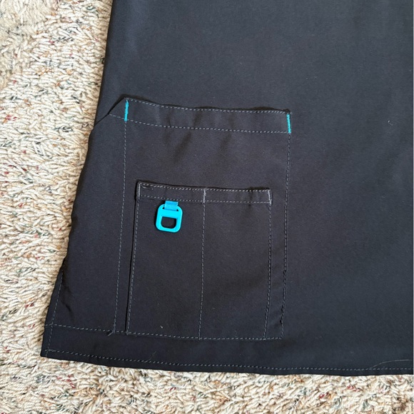 Carhartt Black Scrub Top with Teal Stitching Size Medium - Picture 3 of 7